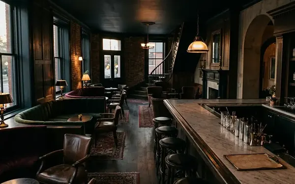 What Makes a Cocktail Lounge Feel Dramatic